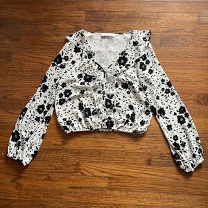ASTR White and Black Floral Ruffle V-Neck Blouse